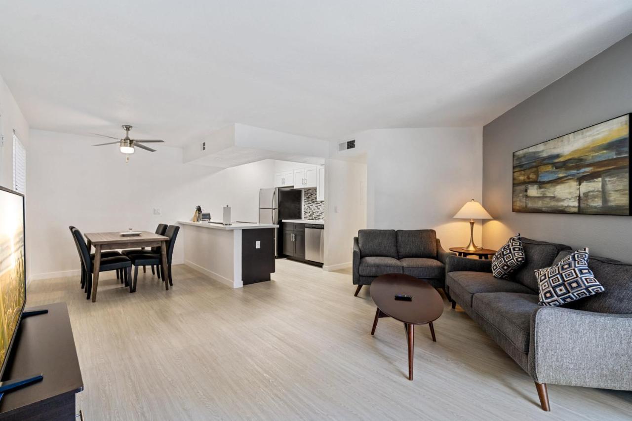 Newly Renovated 2Br Apartment W Pool By Stay Gia Phoenix Exterior photo